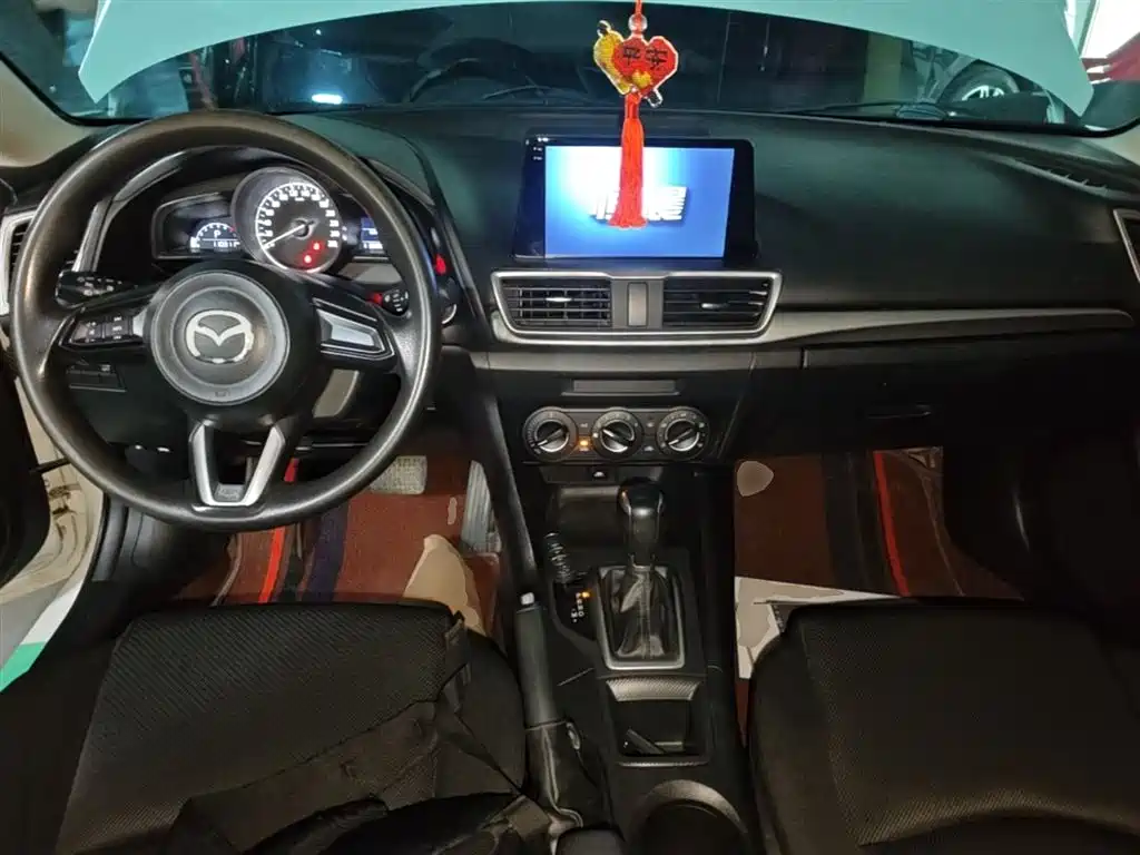 Mazda 3 Axela 2017 — фото 10