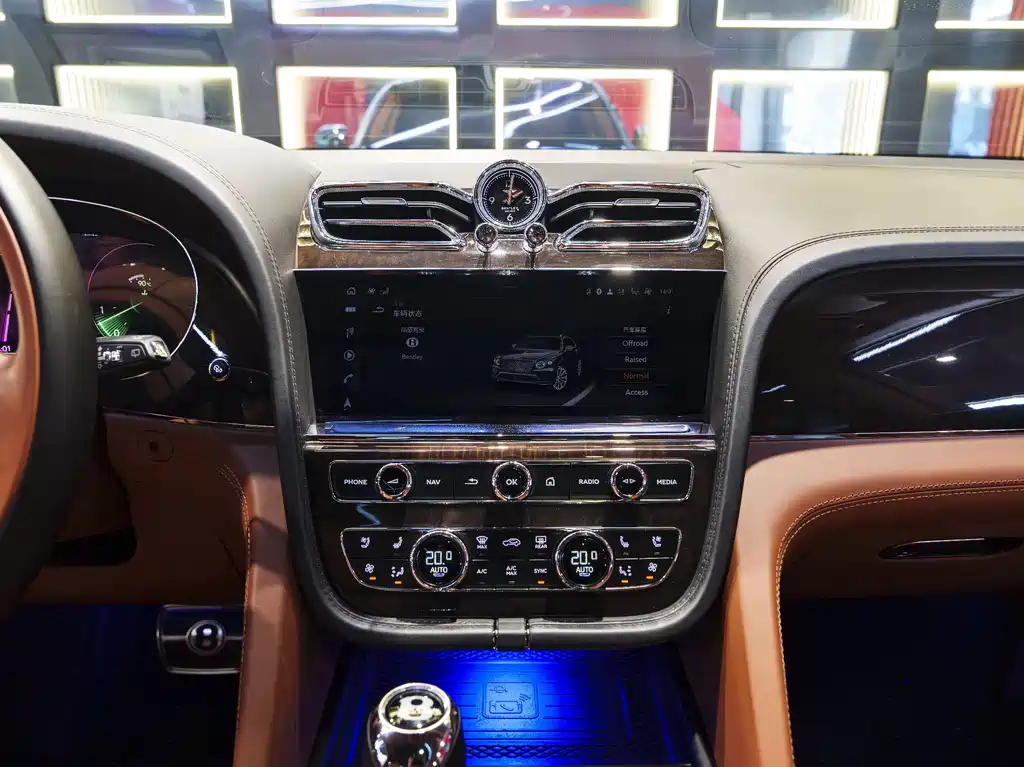 Bentley Bentayga 2022 — фото 14