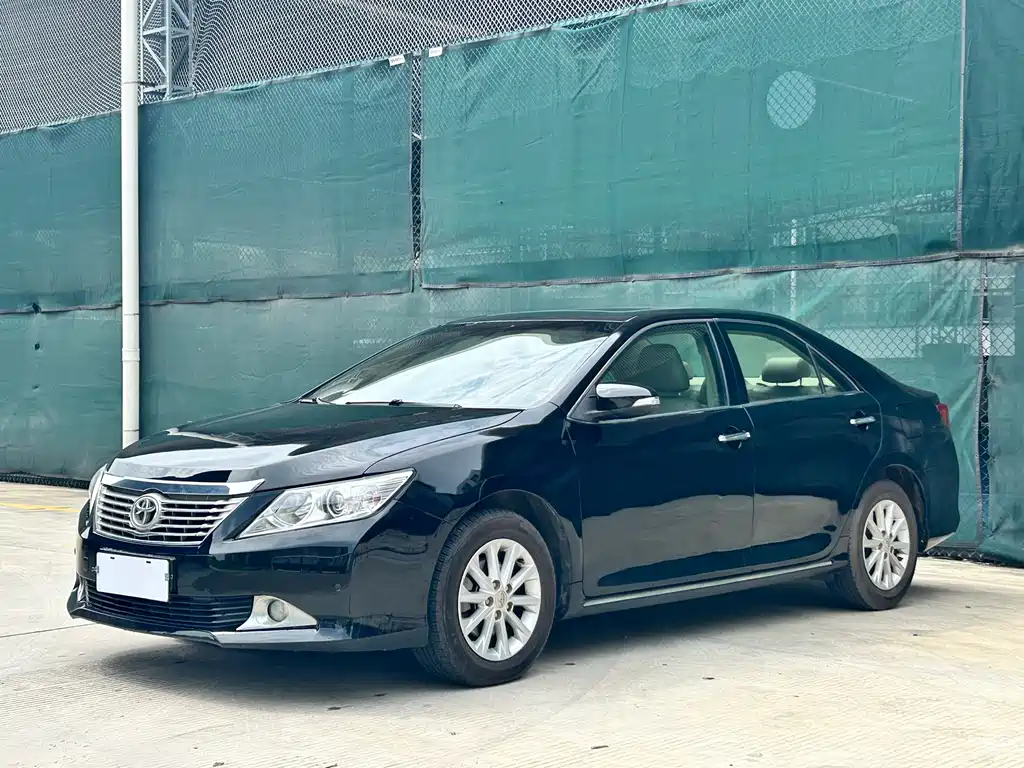 Toyota Camry 2013 — фото 1