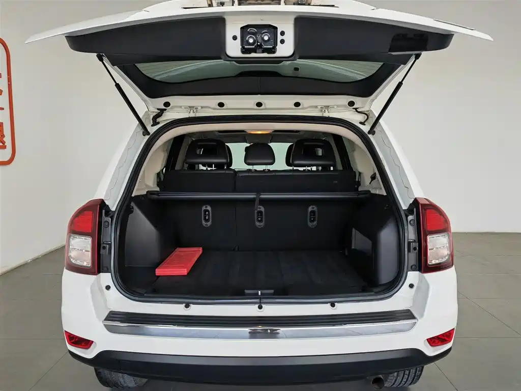 Jeep Compass 2015 — фото 16