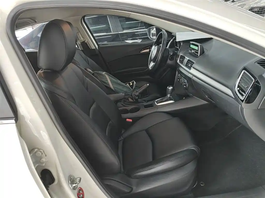 Mazda 3 Axela 2016 — фото 25