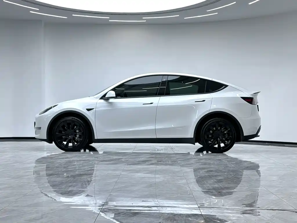 Tesla Model Y 2022 — фото 10