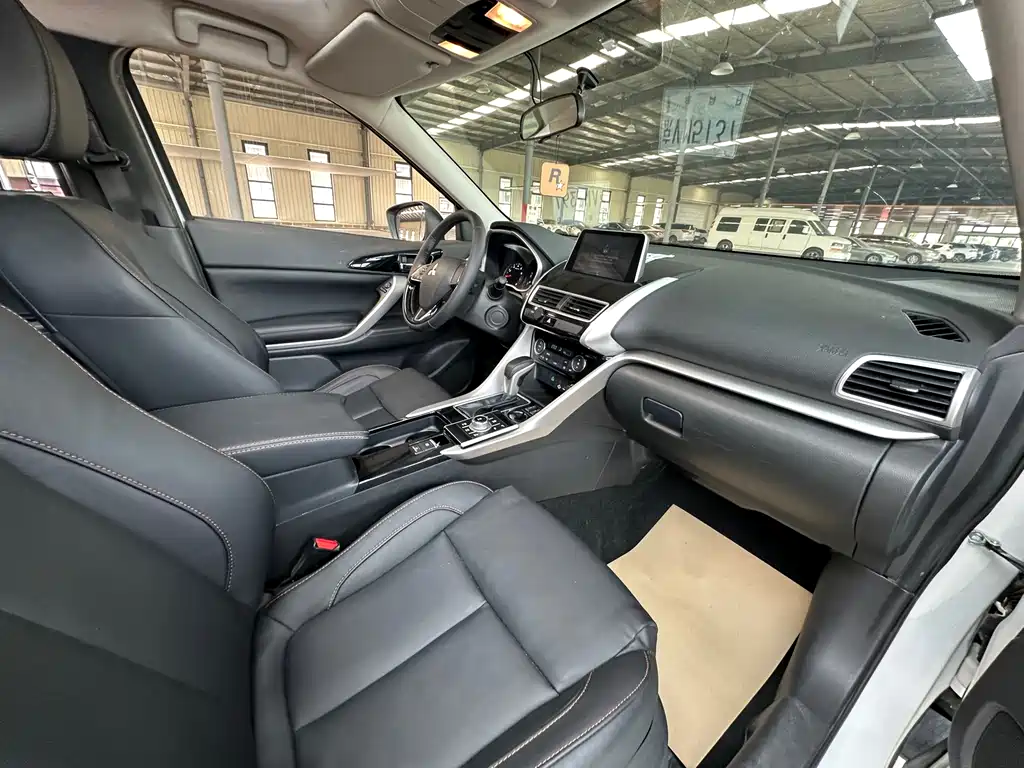 Mitsubishi Eclipse Cross 2020 — фото 17