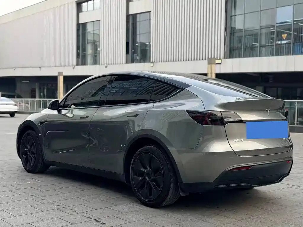 Tesla Model Y 2024 — фото 7