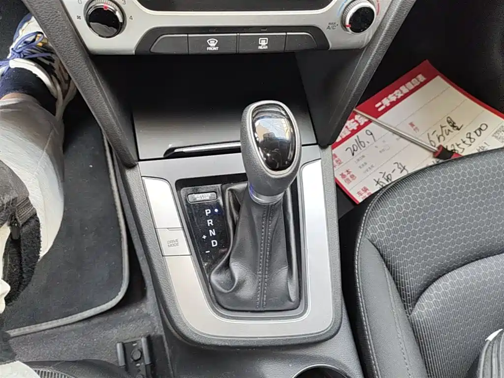 Hyundai Elantra 2016 — фото 14