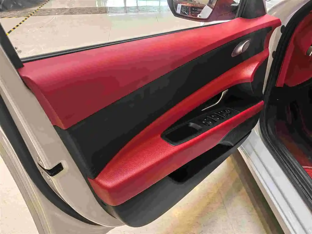 Hyundai Elantra 2023 — фото 16