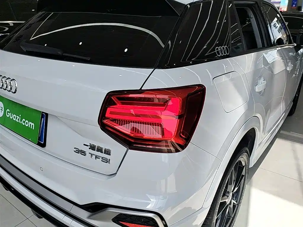 Audi Q2L 2023 — фото 8
