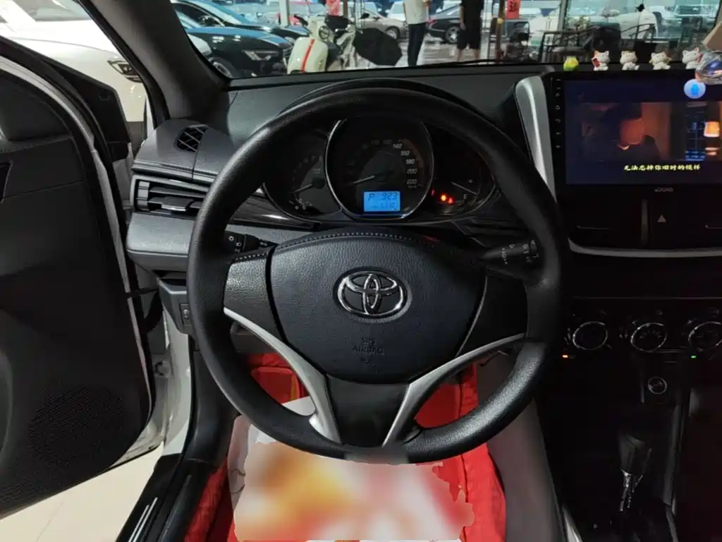 Toyota Yaris L 2021 — фото 11