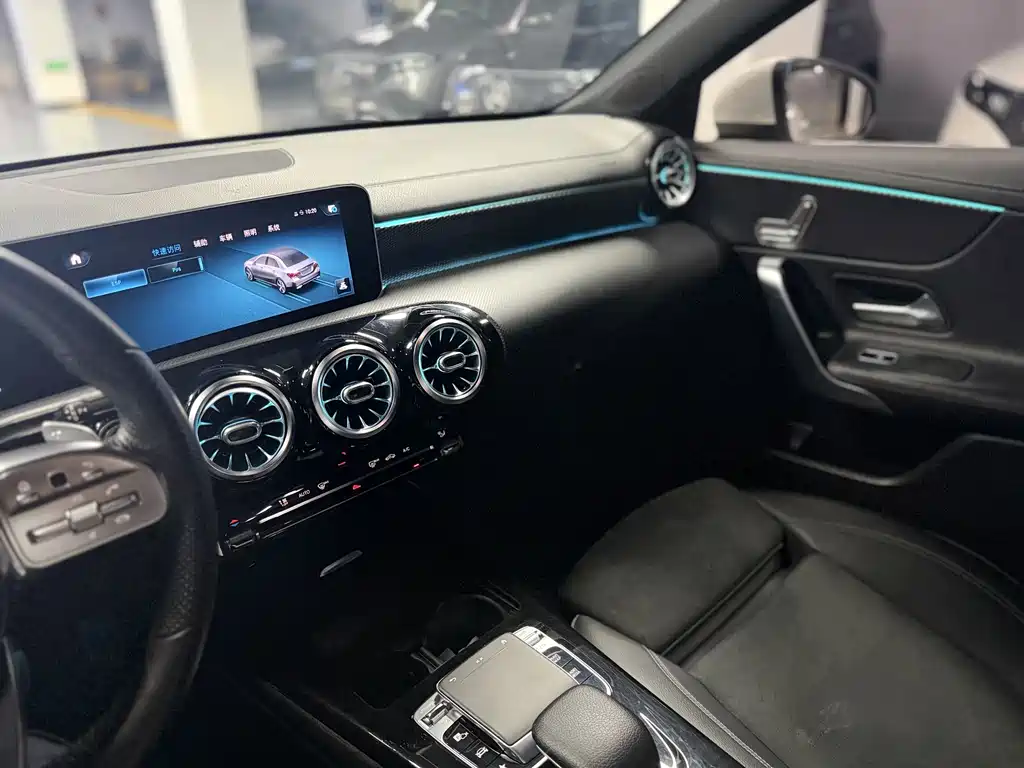 Mercedes-Benz A-Class 2019 — фото 11