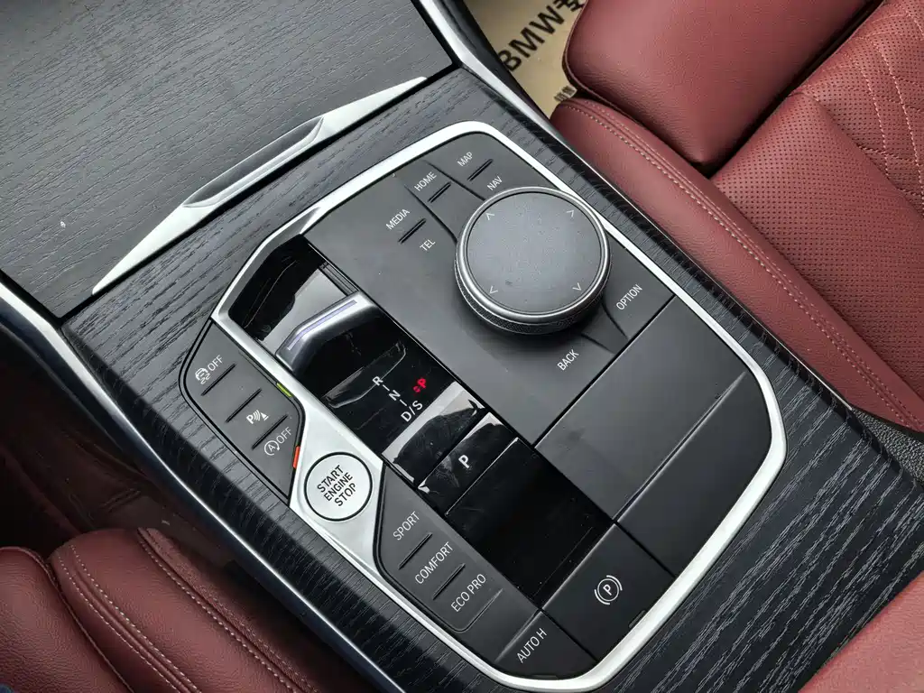 BMW 3 Series 2025 — фото 11