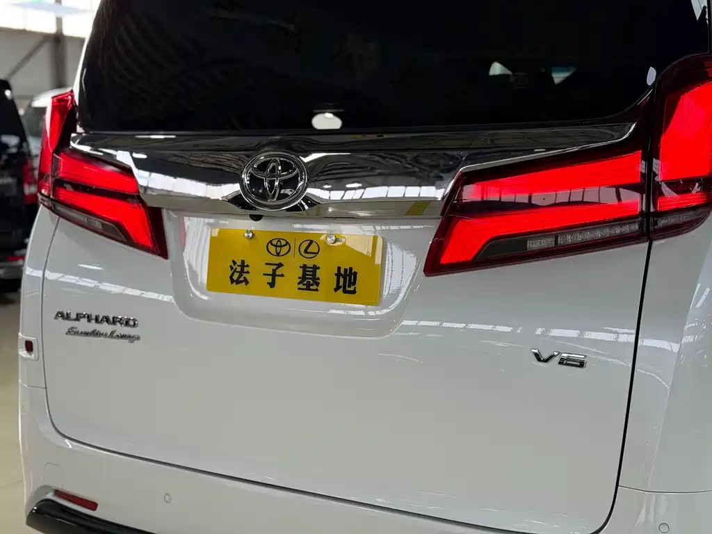 Toyota Alphard 2019 — фото 25
