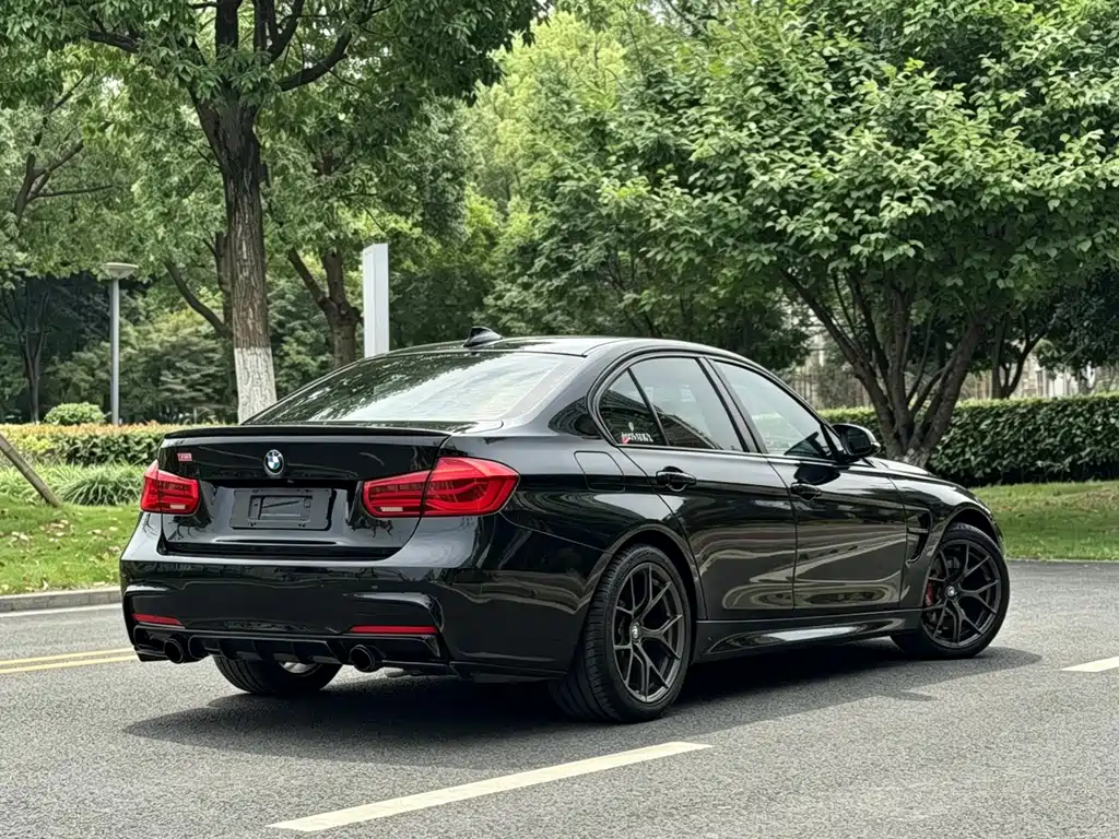BMW 3 Series 2018 — фото 10