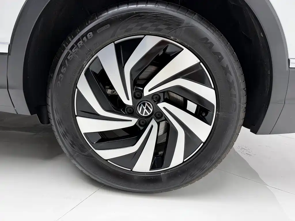 Volkswagen Tiguan L 2023 — фото 16