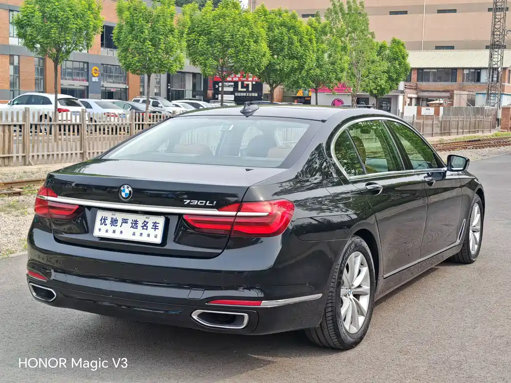 BMW 7 Series 2017 — фото 28