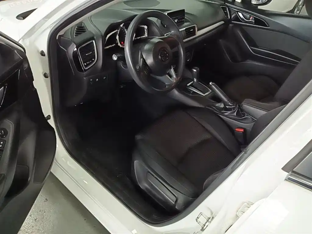 Mazda 3 Axela 2016 — фото 16