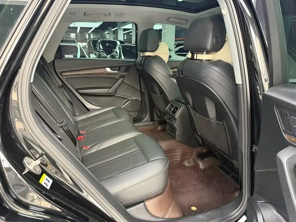 Audi Q5L 2018 — фото 10