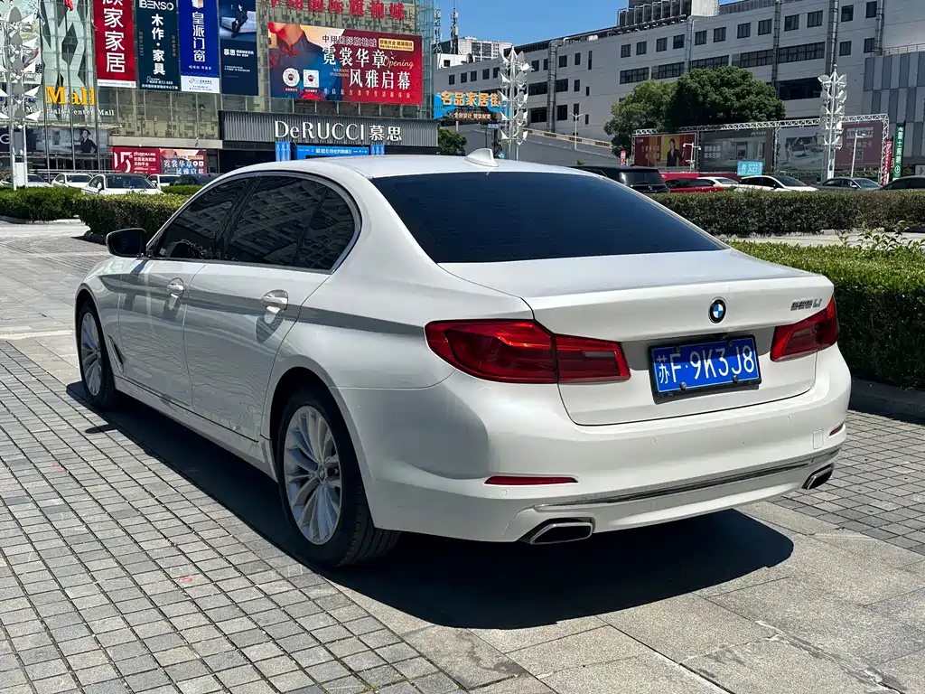 BMW 5 Series 2020 — фото 9