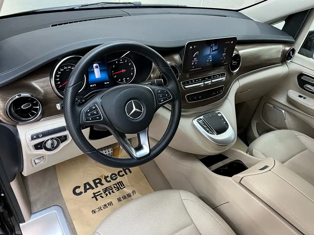 Mercedes-Benz V-Class 2023 — фото 12