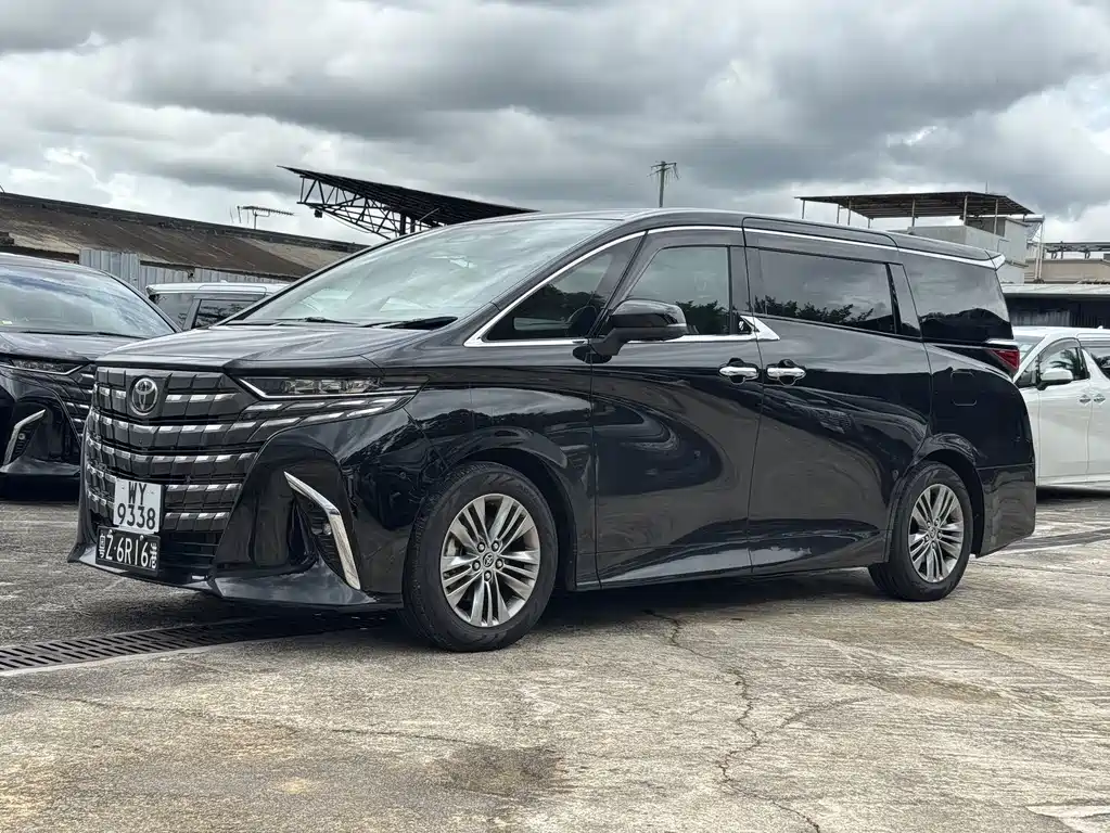 Toyota Alphard 2026 — фото 1
