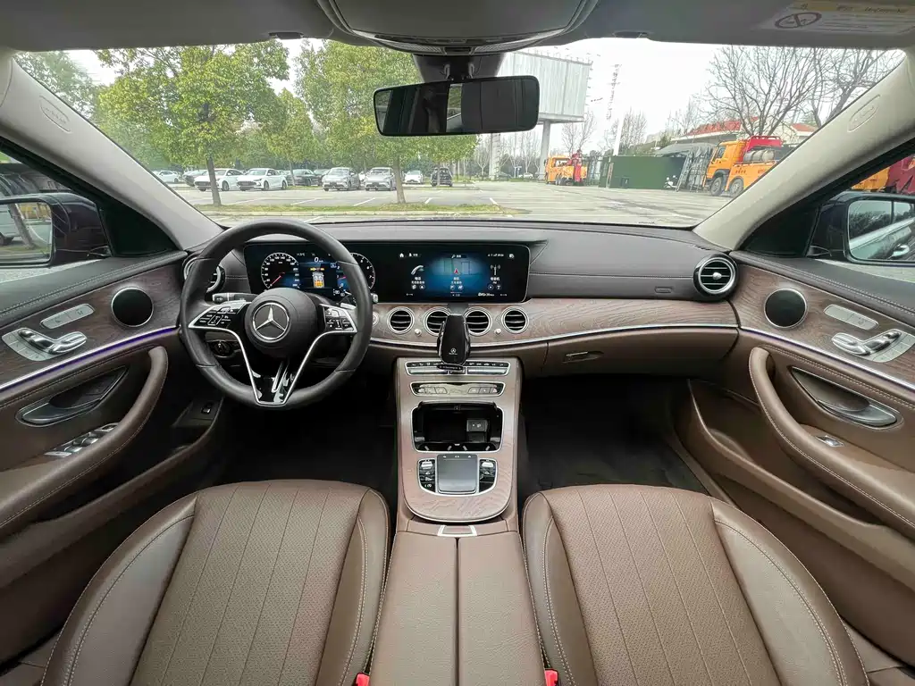 Mercedes-Benz E-Class 2022 — фото 11