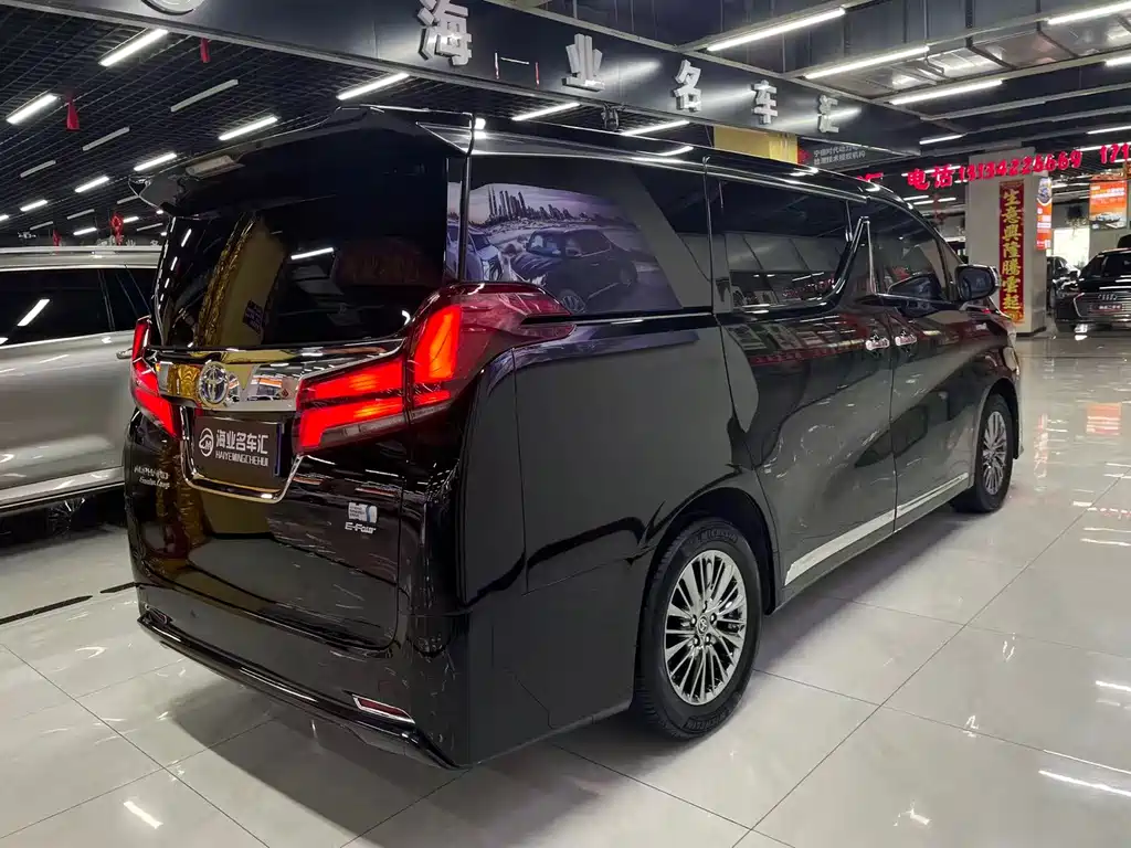 Toyota Alphard 2020 — фото 6