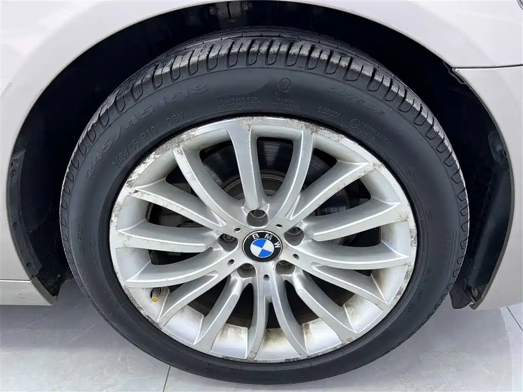 BMW 5 Series 2015 — фото 15