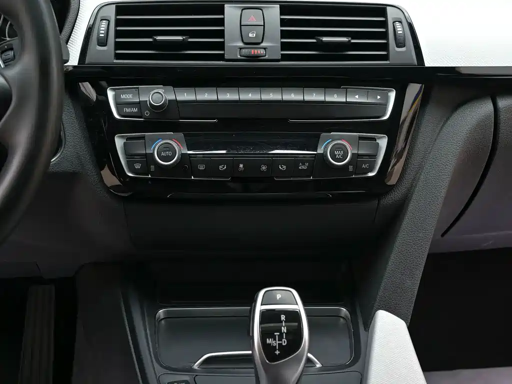 BMW 3 Series GT 2018 — фото 12