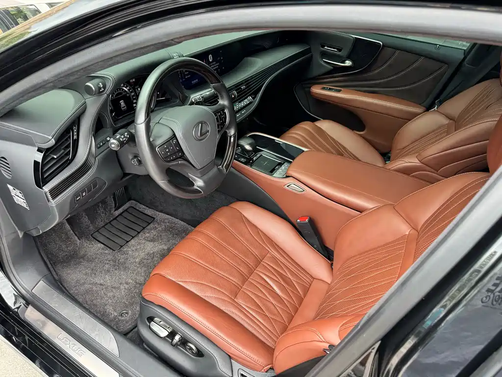 Lexus LS 2019 — фото 10