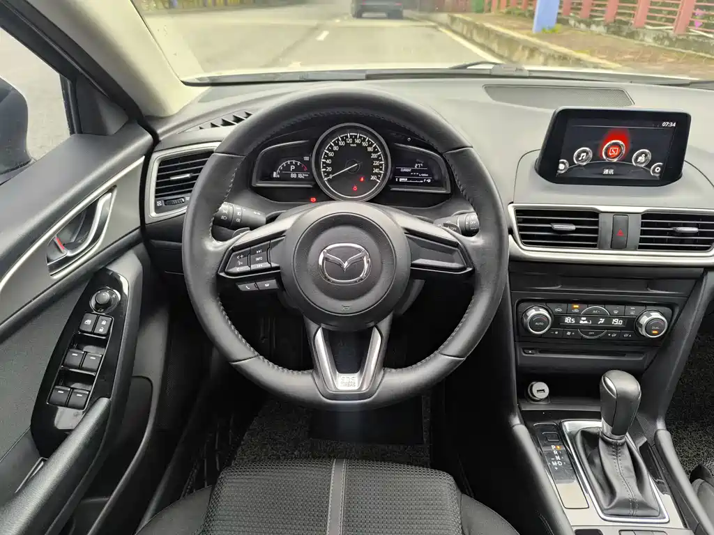Mazda 3 Axela 2017 — фото 16