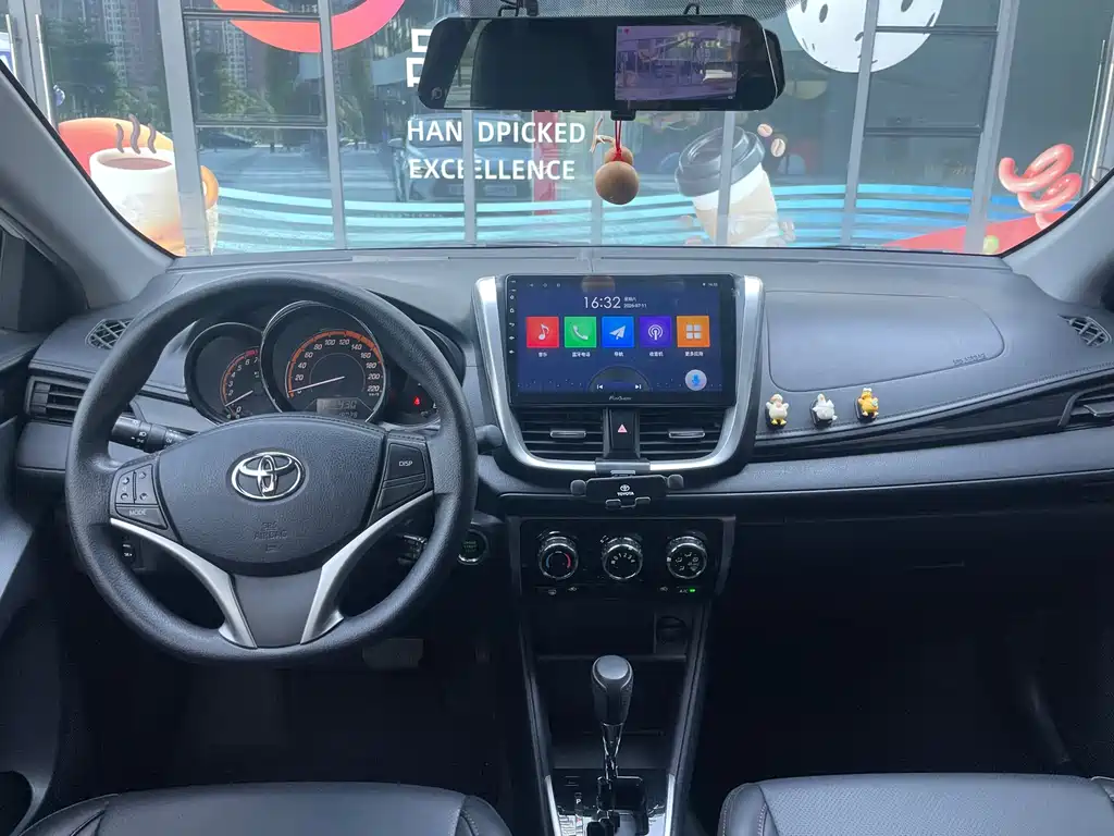 Toyota Yaris L 2022 — фото 12