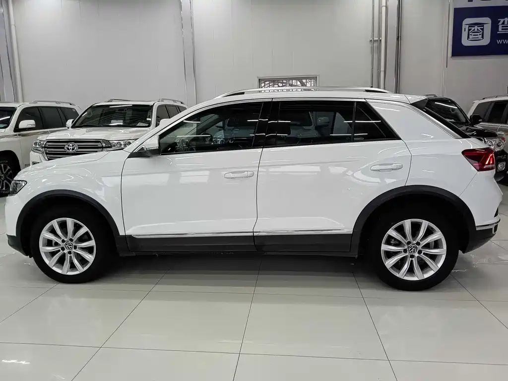Volkswagen T-Roc 2023 — фото 7