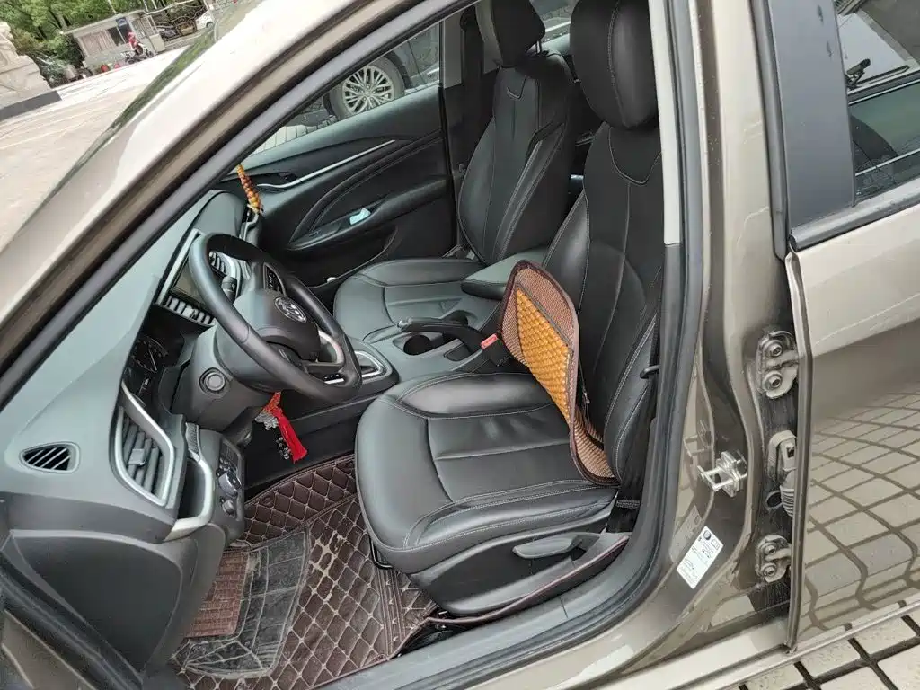 Buick Excelle 2015 — фото 8
