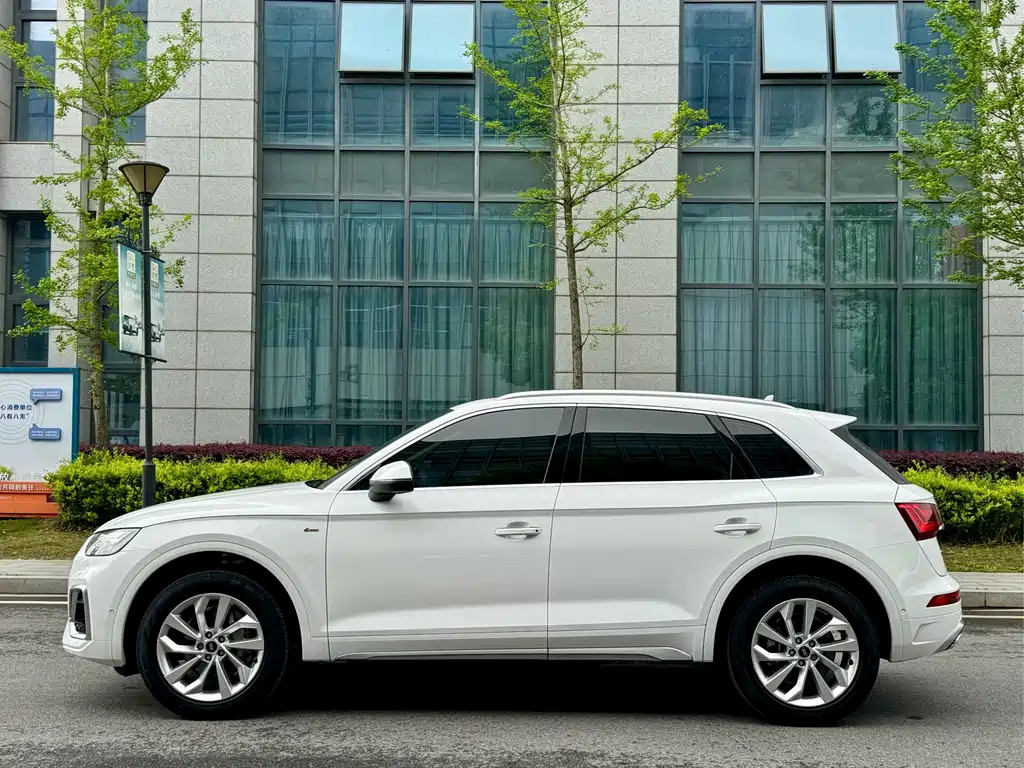 Audi Q5L 2022 — фото 10