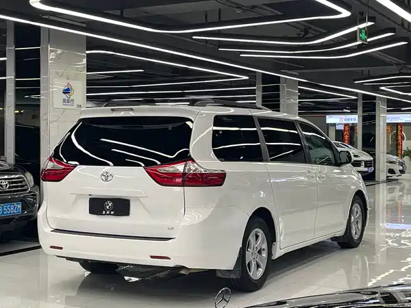 Toyota Sienna 2015