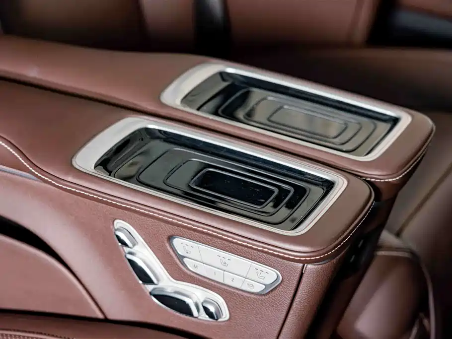 Mercedes-Benz V-Class 2023 — фото 25
