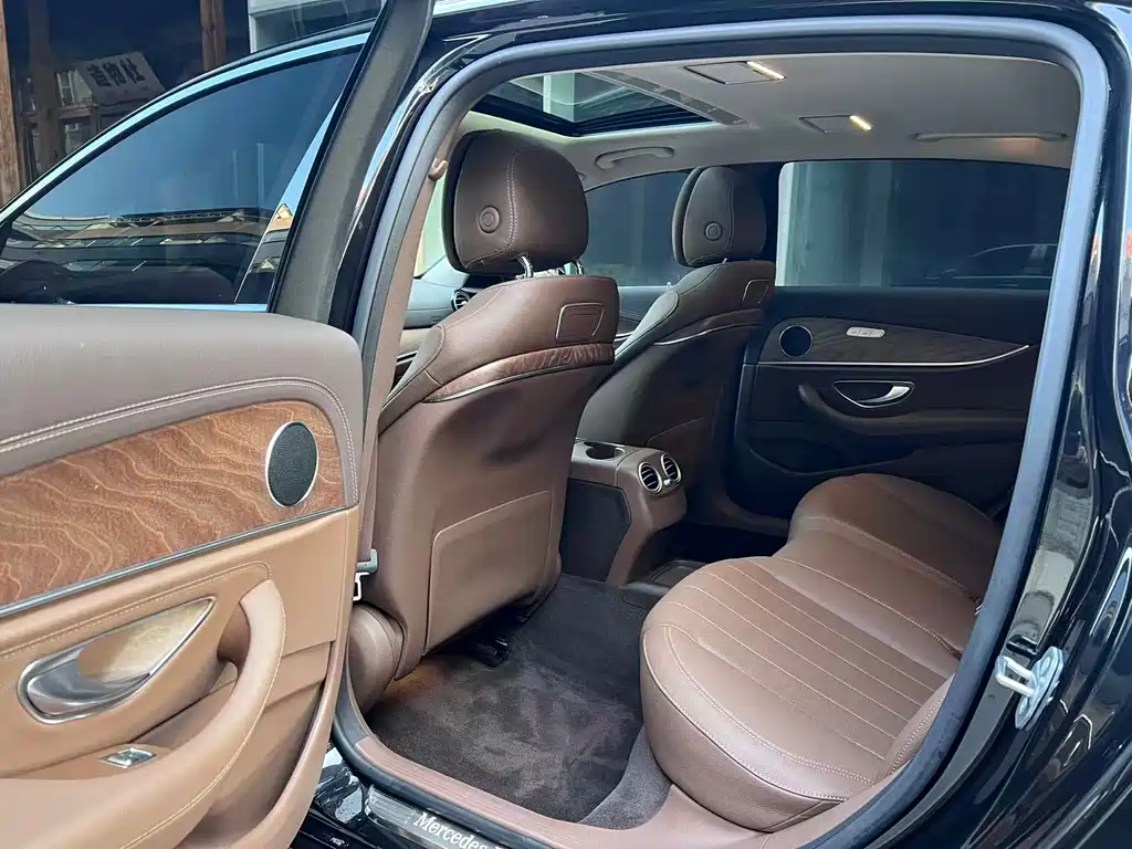 Mercedes-Benz E-Class 2019 — фото 10