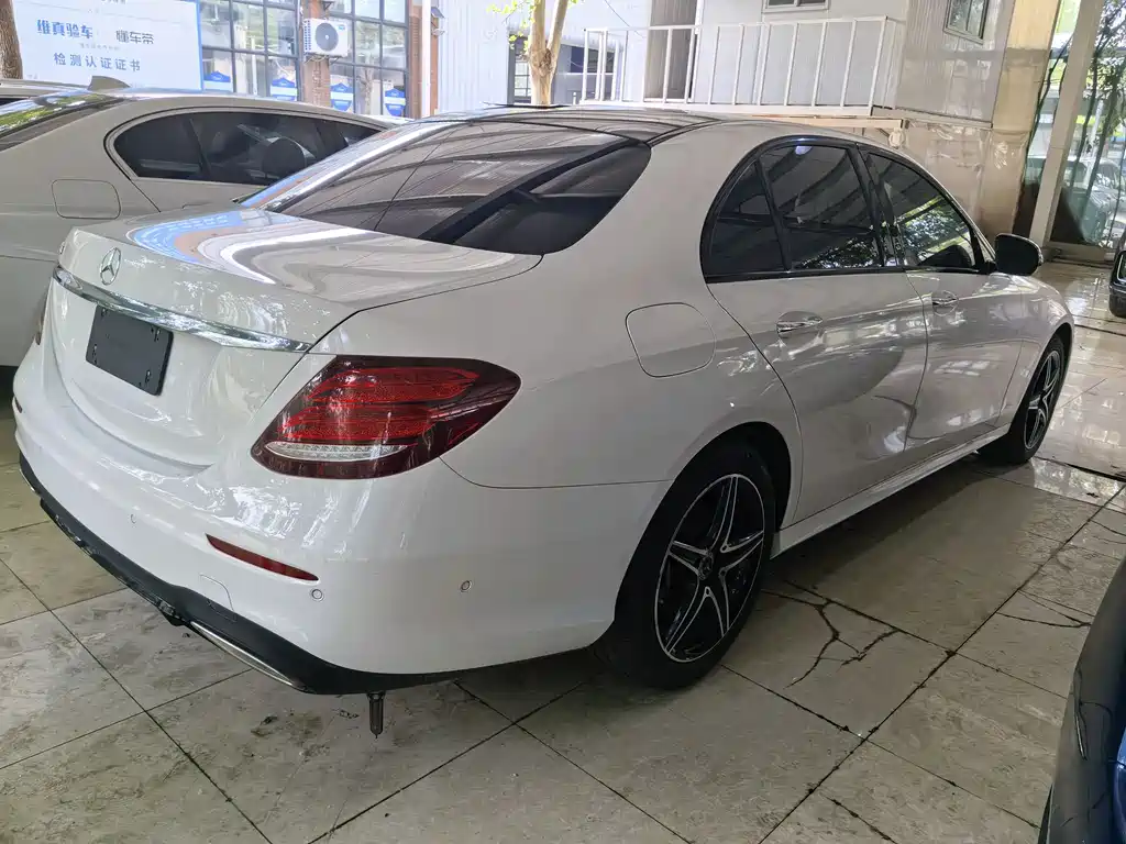 Mercedes-Benz E-Class 2019 — фото 13