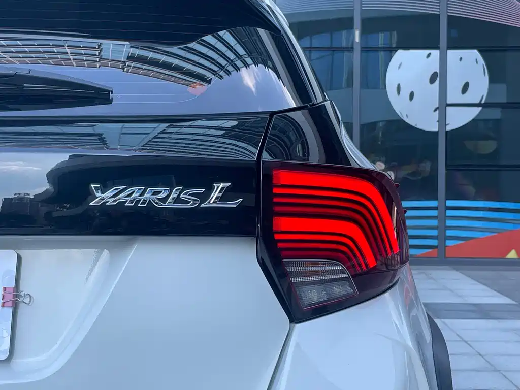 Toyota Yaris L 2022 — фото 11