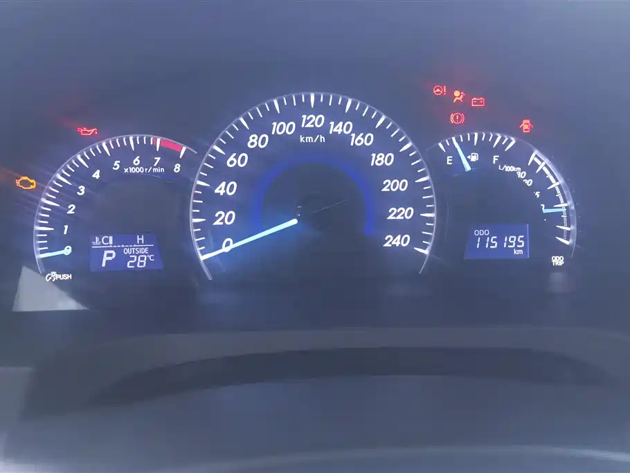 Toyota Camry 2017 — фото 14