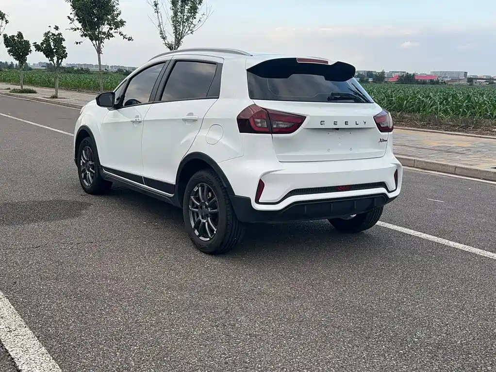 Geely Vision X3 2022 — фото 15