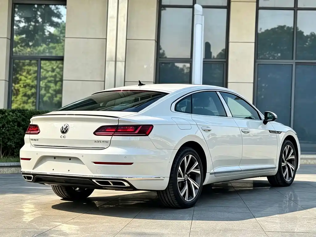 Volkswagen CC 2023 — фото 4