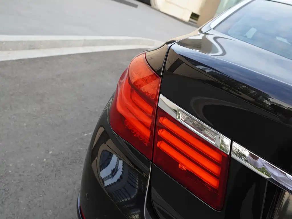 BMW 7 Series 2013 — фото 23