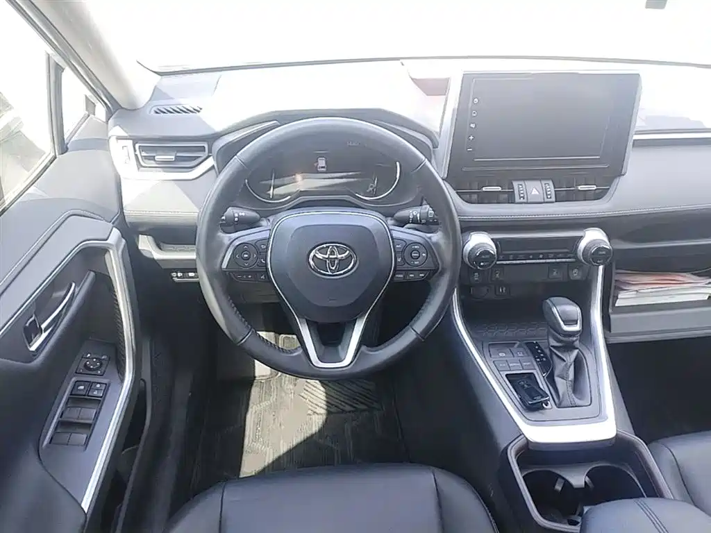 Toyota RAV4 2020 — фото 11