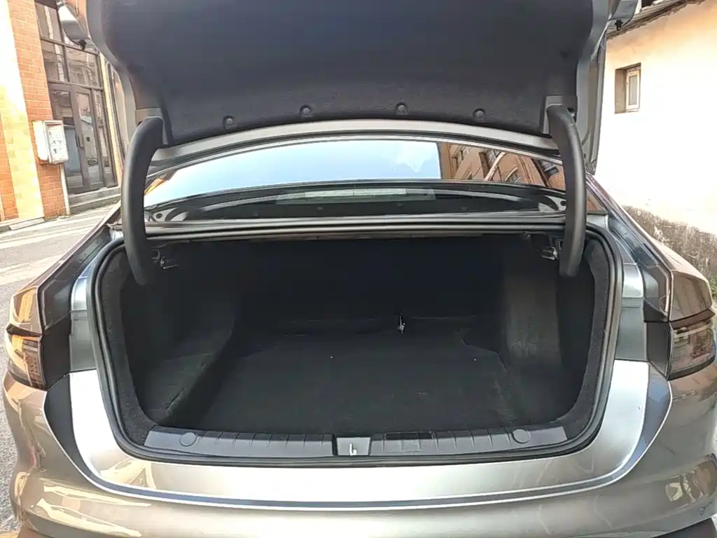 BYD Seal 05 DM-i 2025 — фото 19
