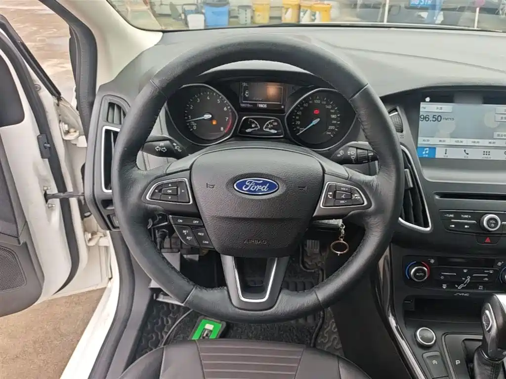 Ford Focus 2016 — фото 11