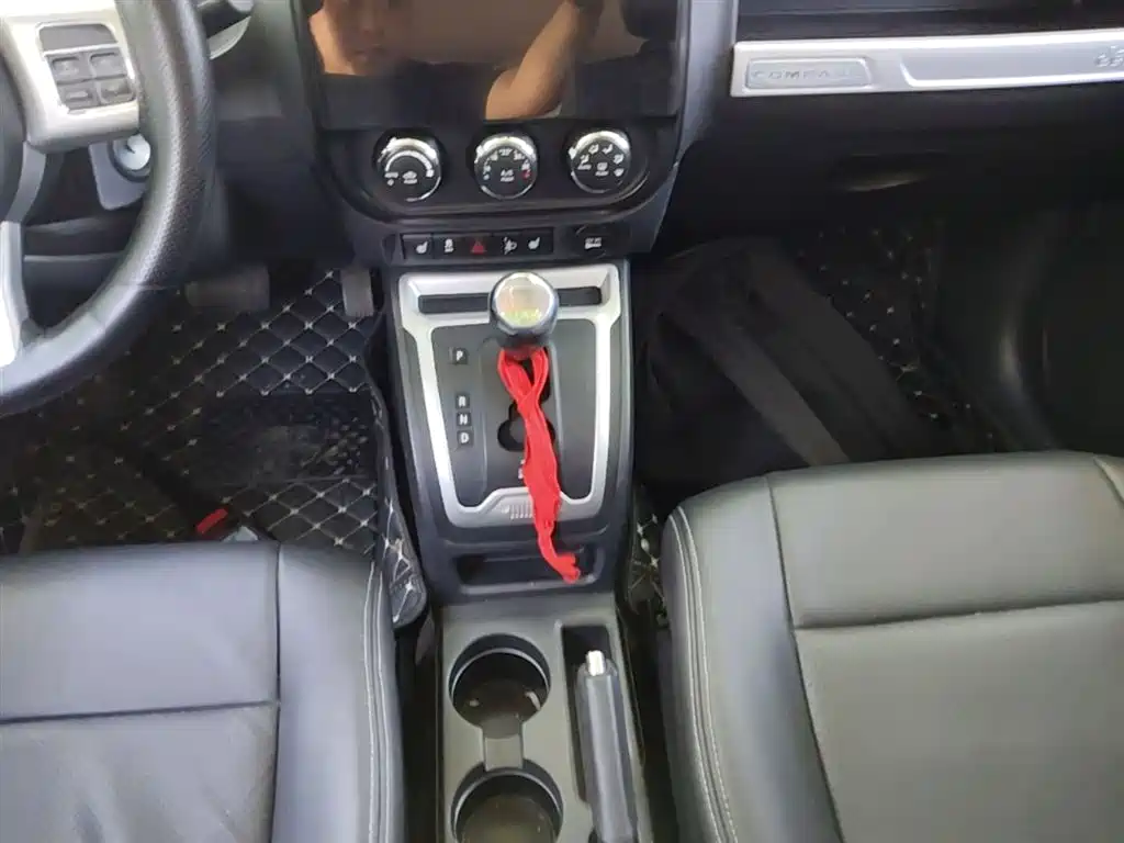 Jeep Compass 2015 — фото 14