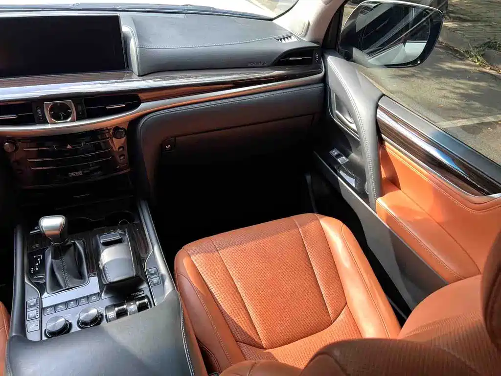 Lexus LX 2019 — фото 13
