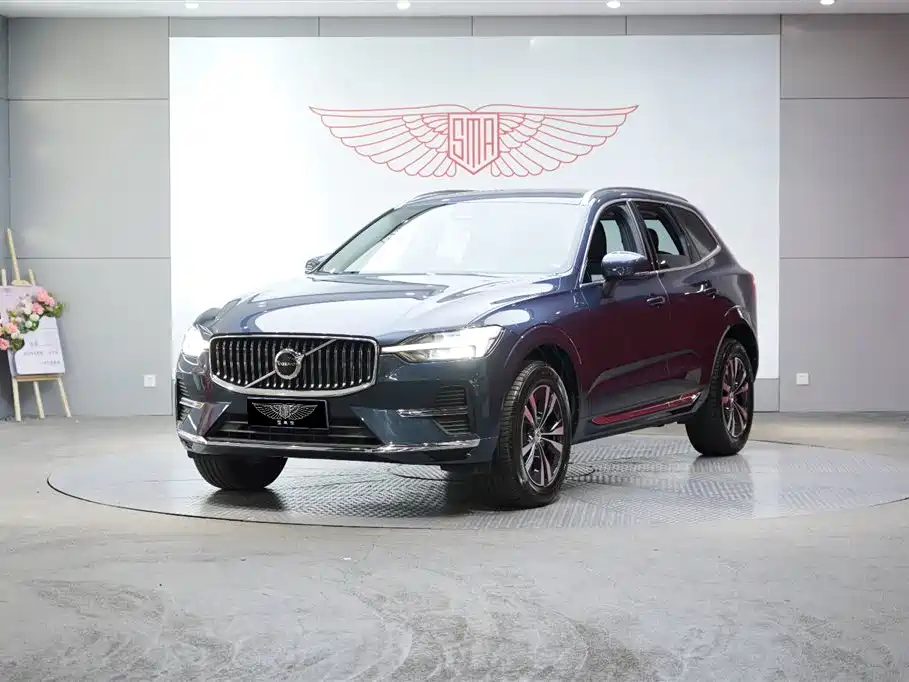 Volvo XC60 2024 — фото 1