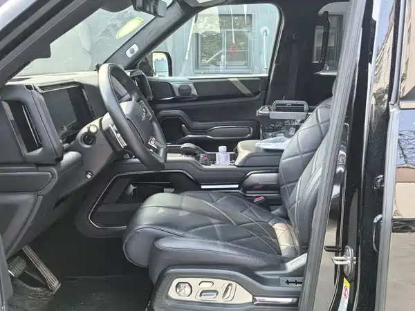 Fangchengbao Leopard 8 2025