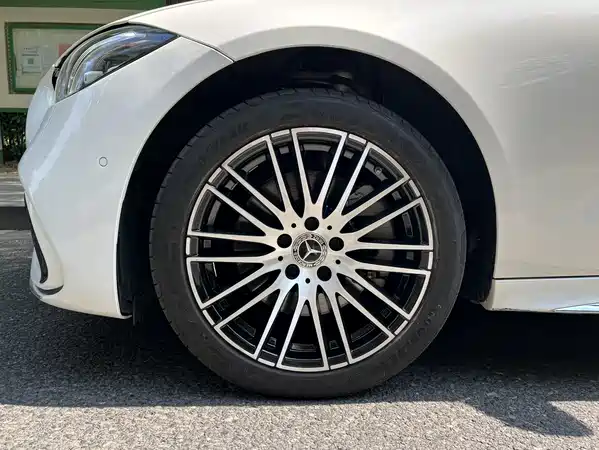 Mercedes-Benz C-Class 2024